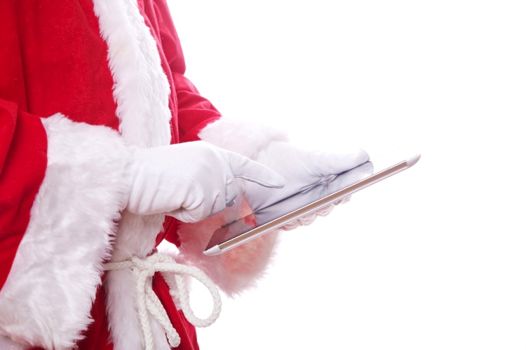 How Tablet Training Can Enhance Team Communication During the Holidays