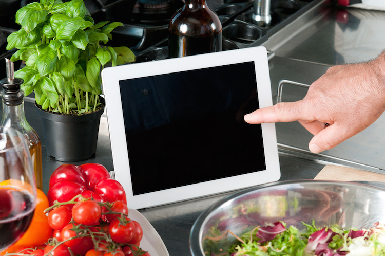 Why Restaurants Are Turning to Tablet Training Technology to Improve Efficiency